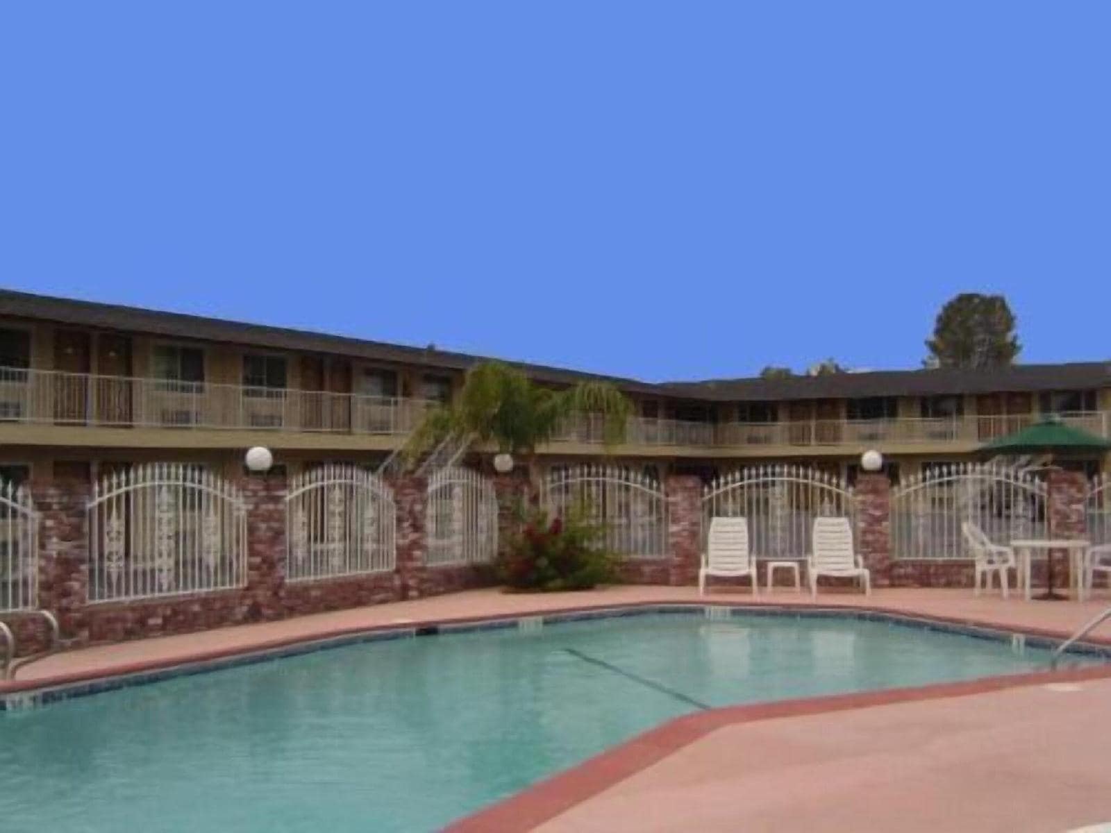 Sunset Inn Lake Oroville - photo 6