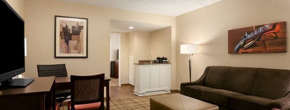 Embassy Suites by Hilton Cleveland Beachwood - photo 8