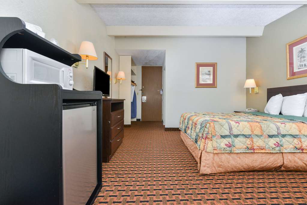 Americas Best Value Inn Sarasota Downtown - photo 15
