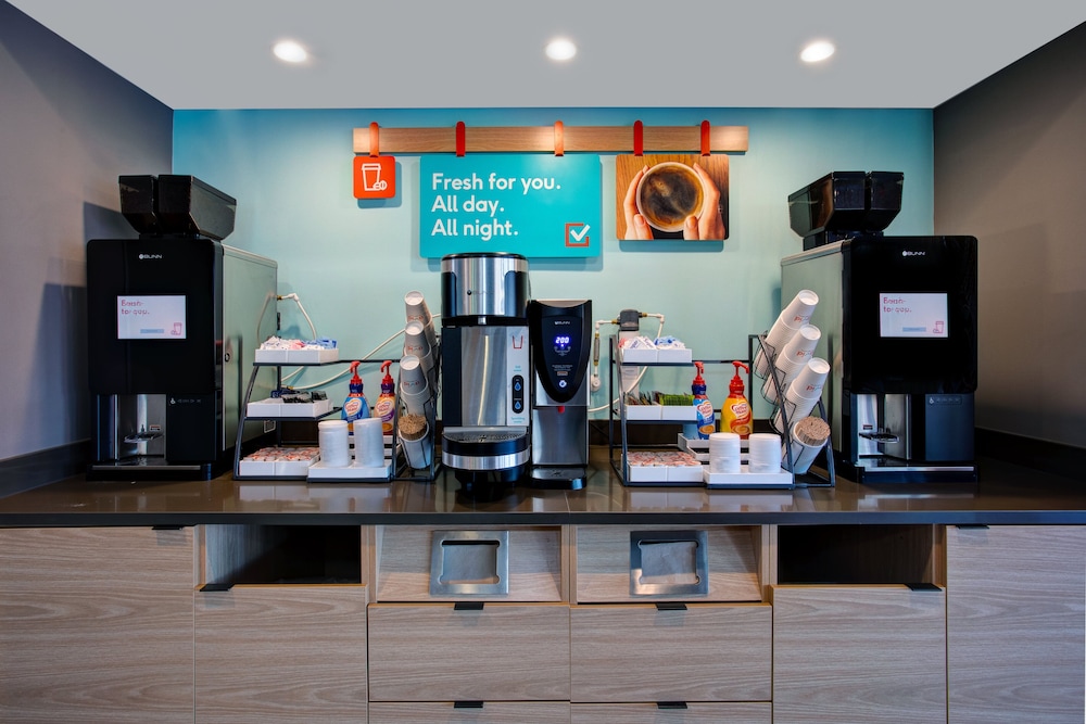 avid hotel Detroit Warren by IHG - photo 29