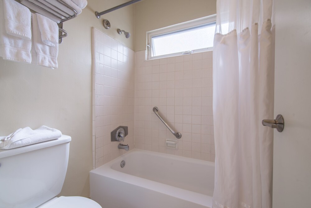 Hollywood Orchid Suites - photo 18