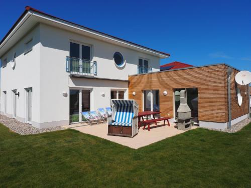 Villa Meermaid mit Schwimmbad — 4-Star Luxury Hotel in Gramkow, Germany