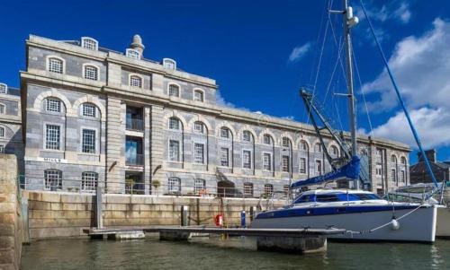 Royal William Yard Lovely 1 Bed Apartment in Historic Plymouth — 4-Star Luxury Hotel in Plymouth, United Kingdom
