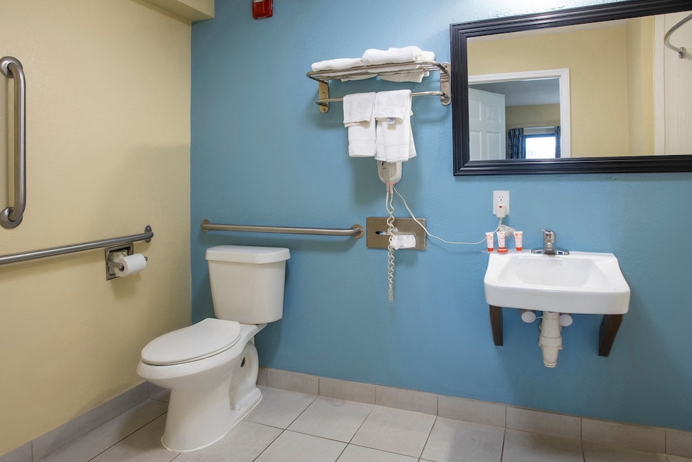 OYO Hotel Knoxville TN Cedar Bluff I 40 - photo 32
