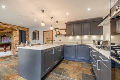 Luxury 4 Bed Barn 10 Mins to Windsor — Wingfield — photo 4