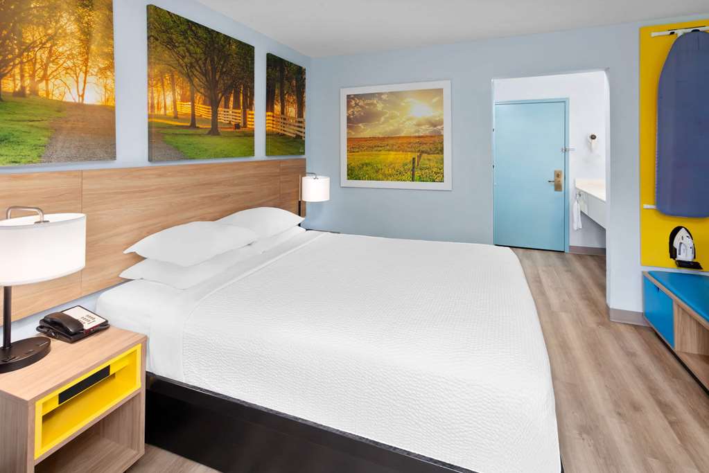 Days Inn & Suites by Wyndham Siler City - photo 8