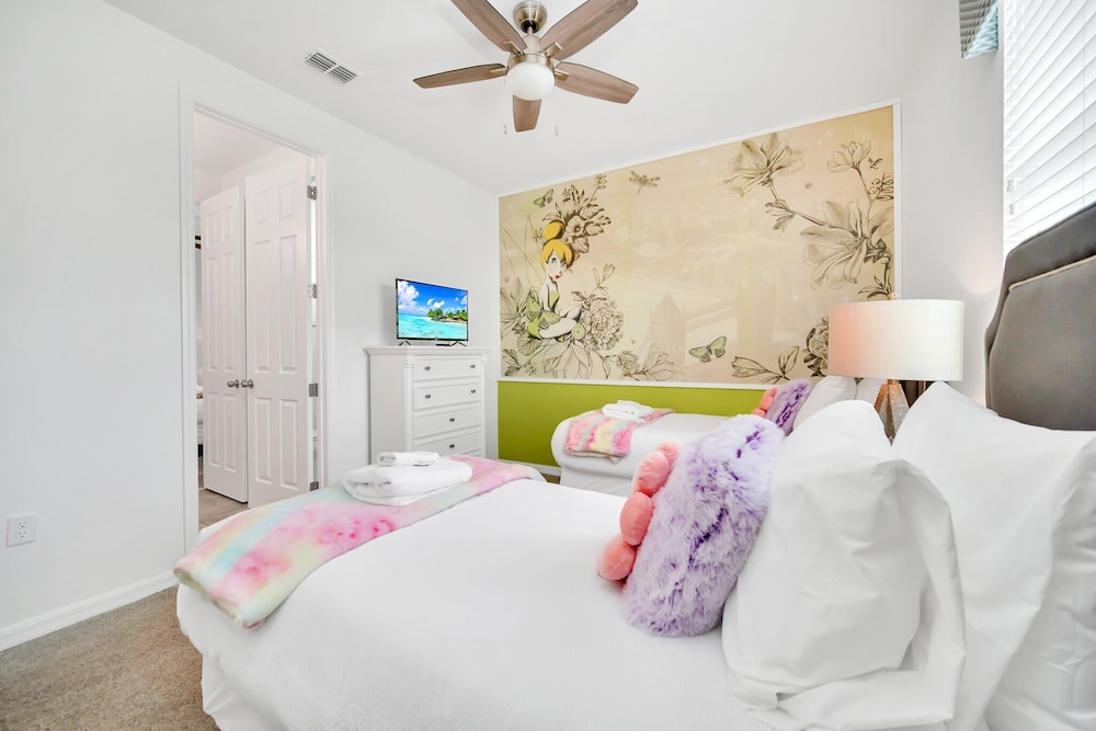 New Decor With Mickey Nemo Tinkerbell & Star Wars Rooms Private Pool and Game Room - photo 9