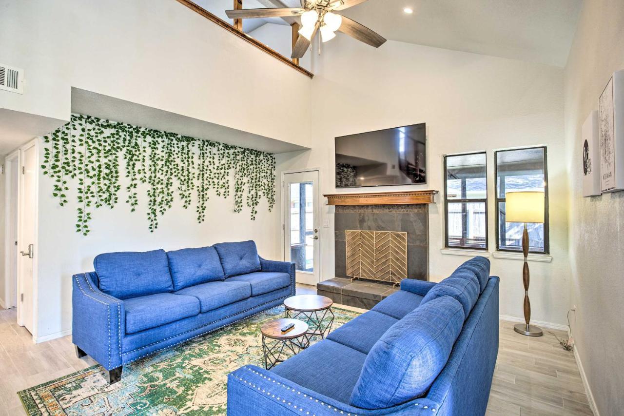 Updated Norman Getaway with Porch and Fire Pit — hotel in Norman