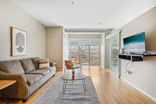 CozySuites Mill District with pool gym #08 — 4-Star Luxury Hotel in Minneapolis, United States