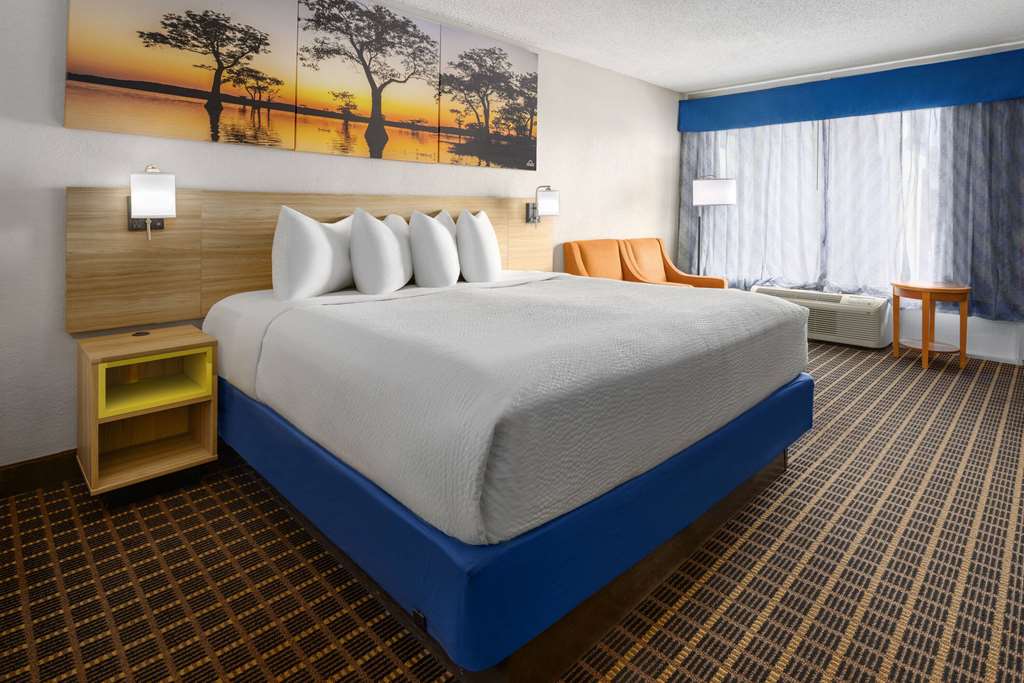 Days Inn by Wyndham Waycross - photo 14