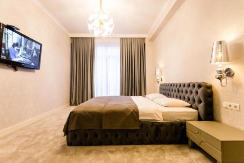 The Grand Apartment l