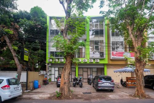 Urbanview Hotel AVA Semarang near Akademi Kepolisian Semarang by RedDoorz in Semarang, Indonesia