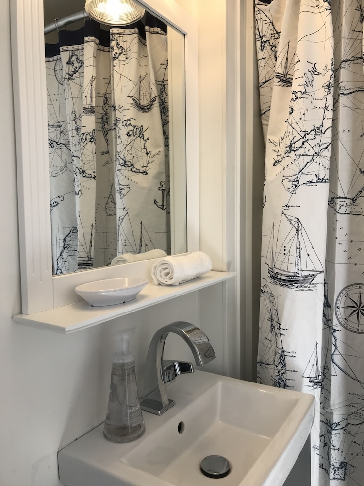 Breakwater Hotel - photo 22