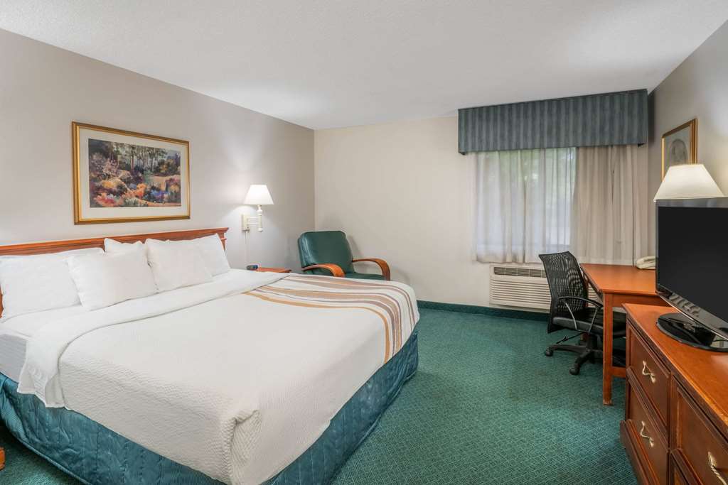 La Quinta Inn & Suites by Wyndham Nashville Franklin - photo 15