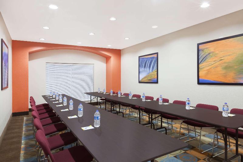 Days Inn & Suites by Wyndham Marquez - photo 14