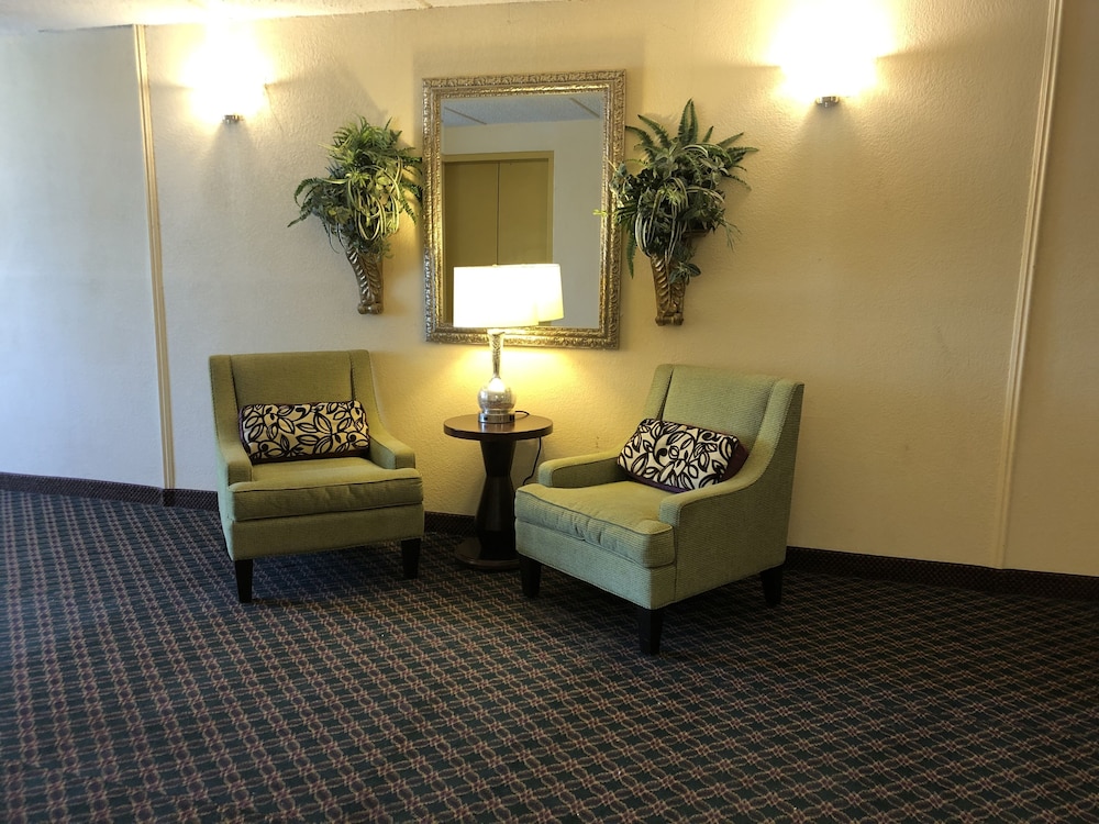 The Grand Hotel Spindletop - photo 4