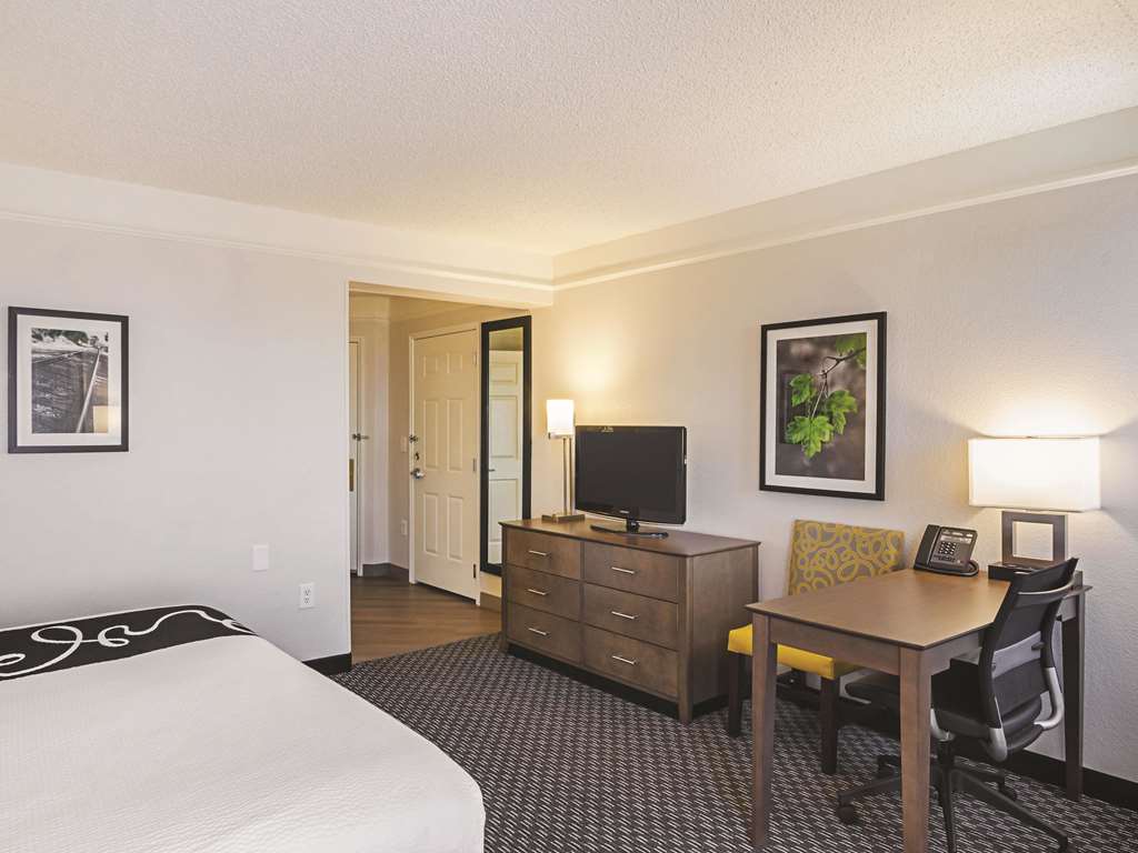 La Quinta Inn & Suites by Wyndham Denver Tech Center - photo 27