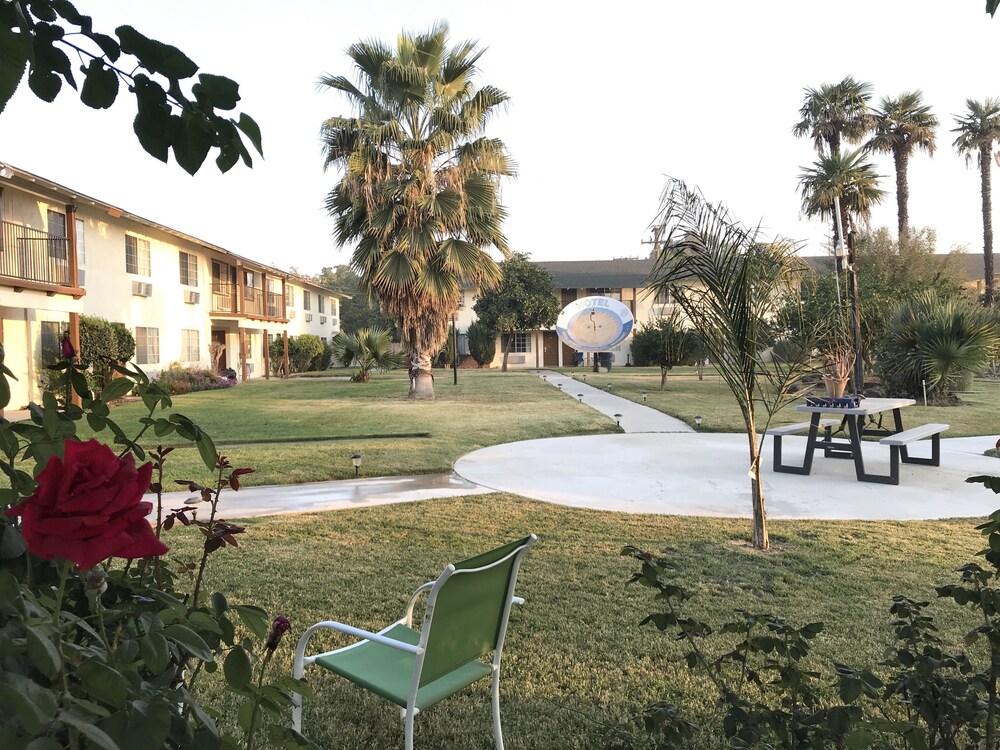 99 Palms Inn & Suites - photo 42