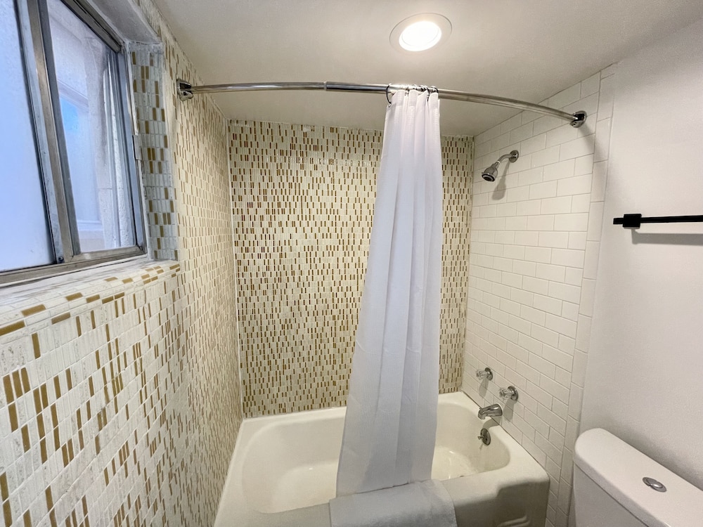 The Postcard Motel - photo 51