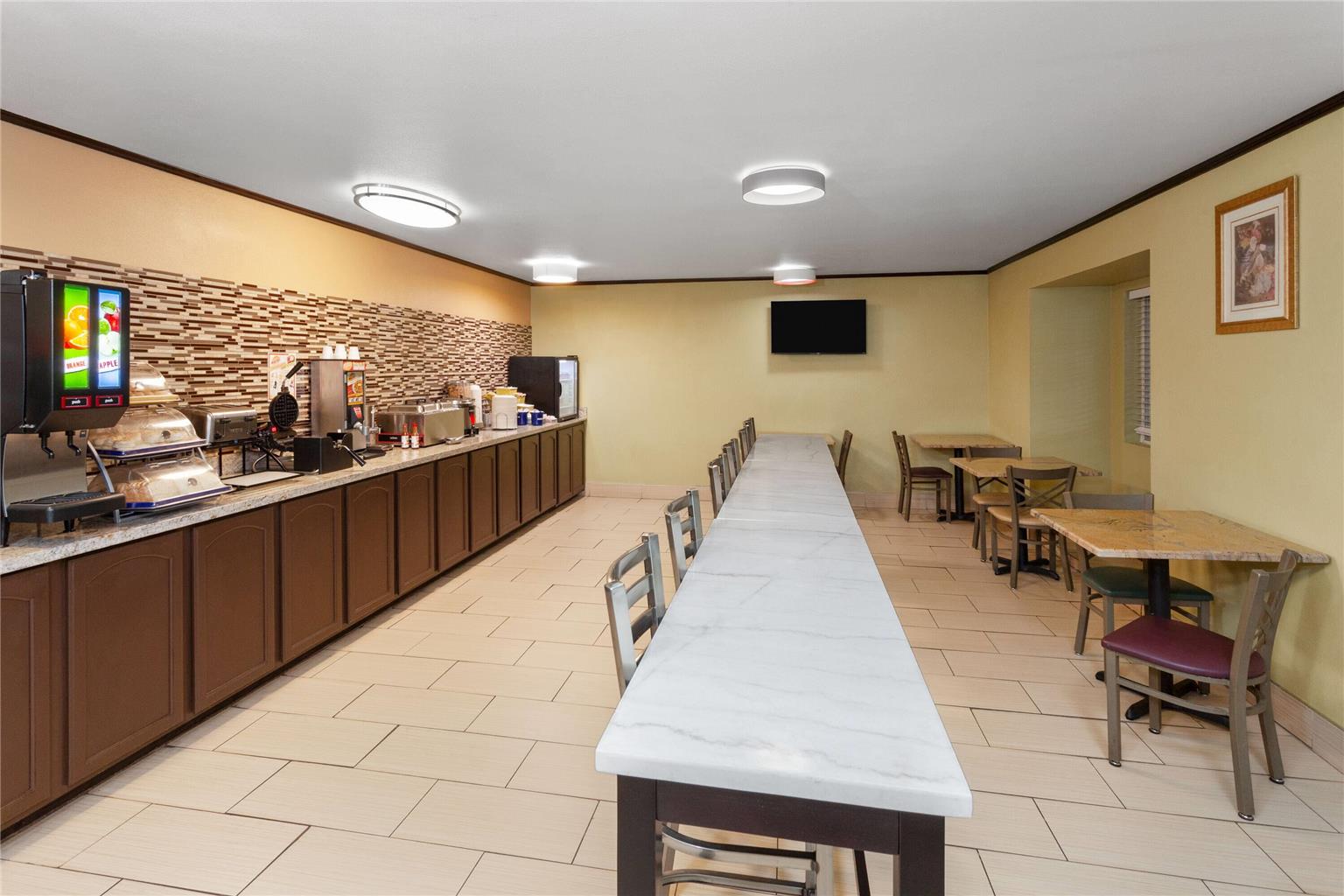 Days Inn & Suites by Wyndham Spokane Airport Airway Heights - photo 27