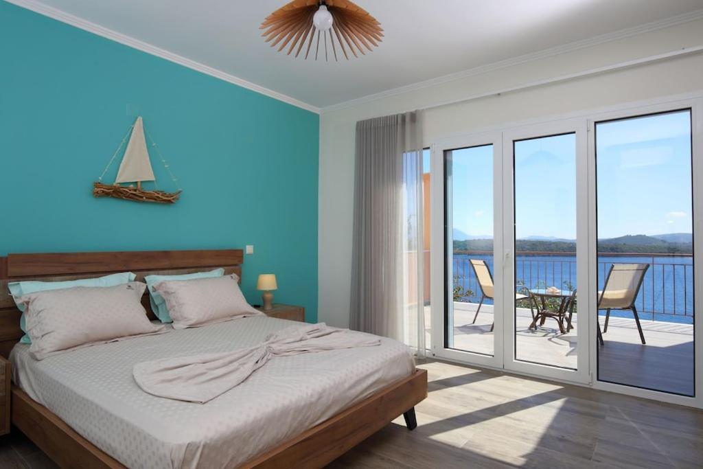 Villa Melias Luxurious Villa with Superb View of the Islands 400 M From the Sea — 4-Star Luxury Hotel in Periyiali, Greece