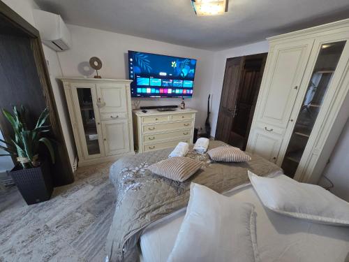 OLE Apartment CENTRAL Parking included — 4-Star Luxury Hotel in Timisoara, Romania