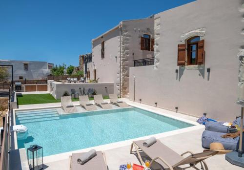 Pavlina Villa a hidden gem with heated pool and ping pong — 4-Star Luxury Hotel in Perama, Greece