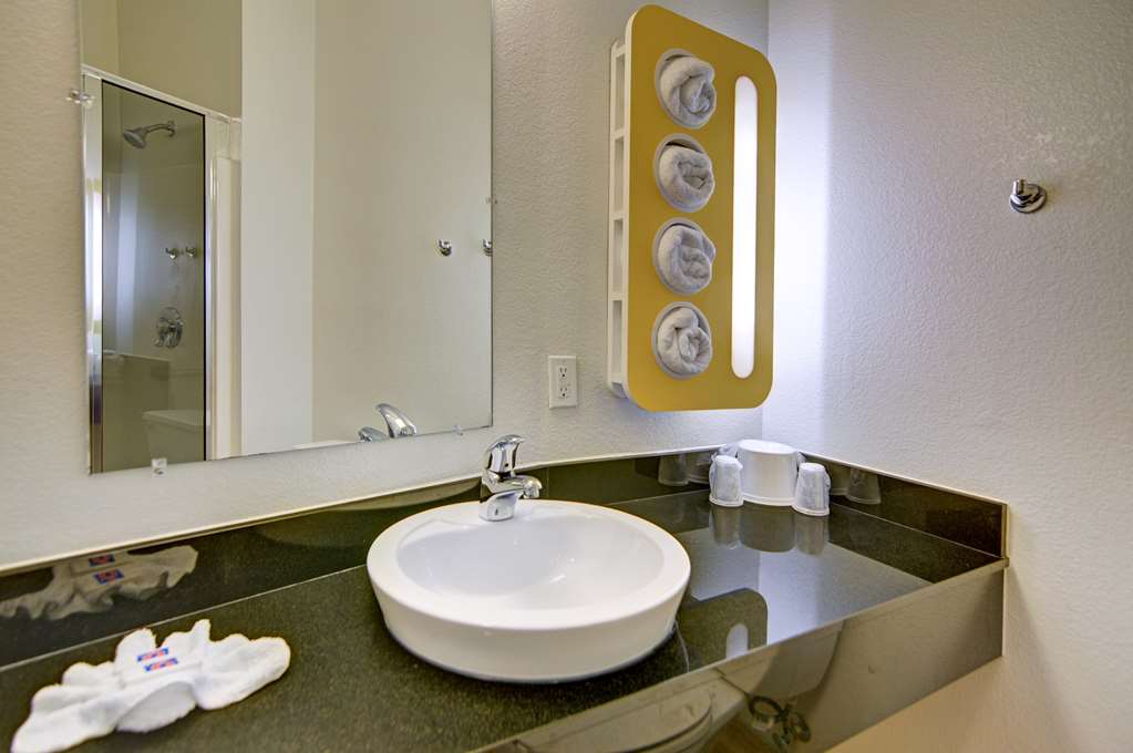 Motel 6 Roanoke TX Northlake Speedway - photo 14