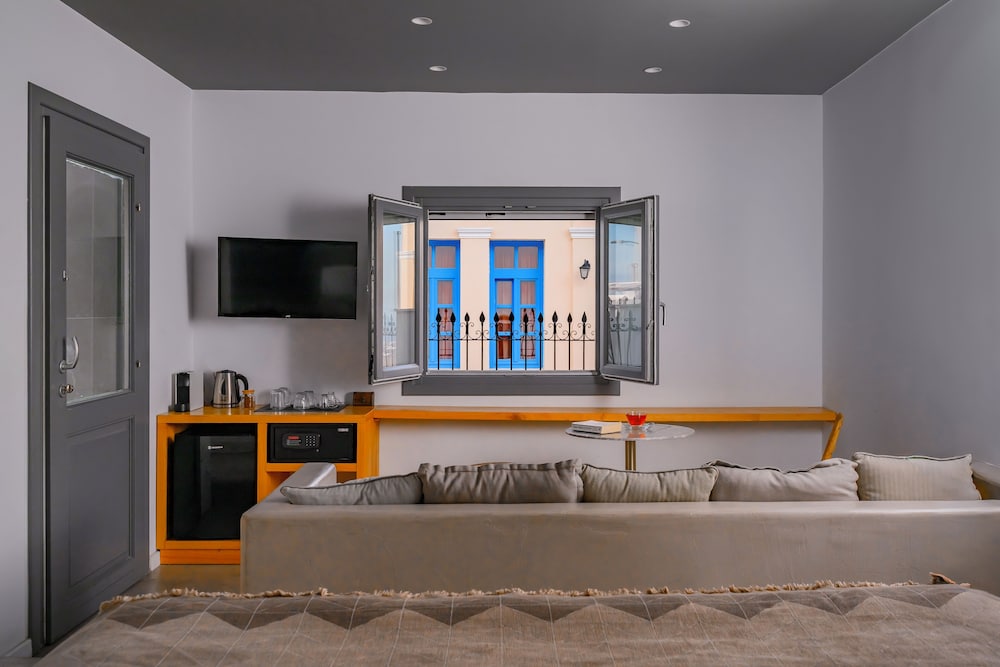 Lemon Suites Santorini — Fira — photo 4