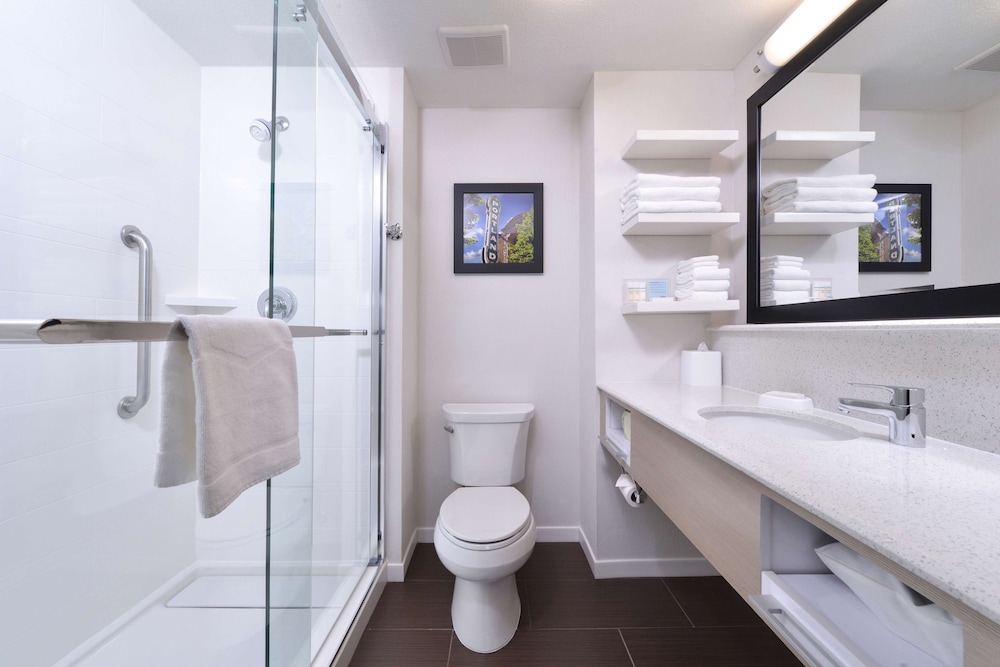 Hampton Inn Portland East - photo 51