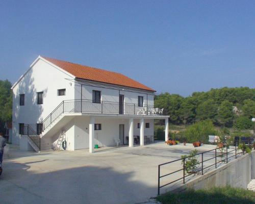 Apartments with parking space Sutivan Brac 20155 — 4-Star Luxury Hotel in Sutivan, Croatia