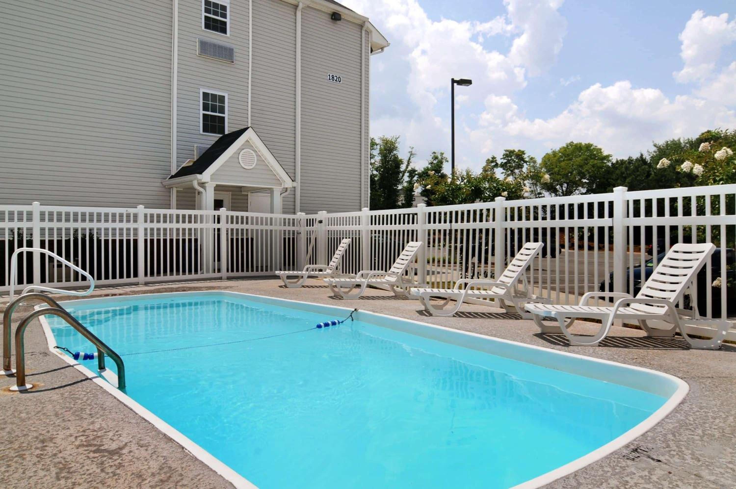 Microtel Inn & Suites by Wyndham Huntsville - photo 20
