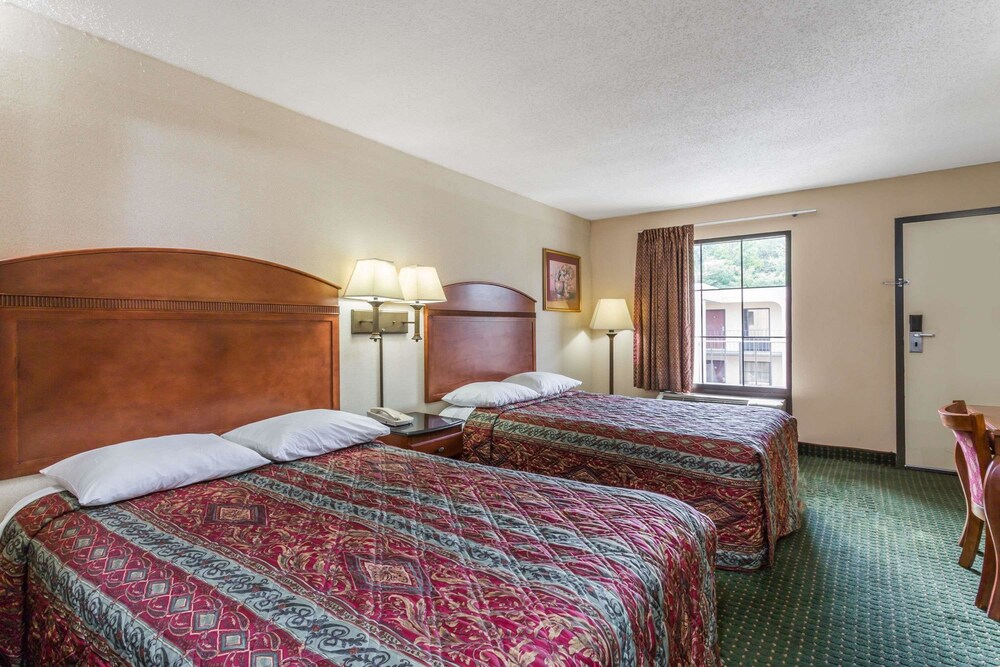 Days Inn by Wyndham Camp Springs Andrews AFB DC Area - photo 4