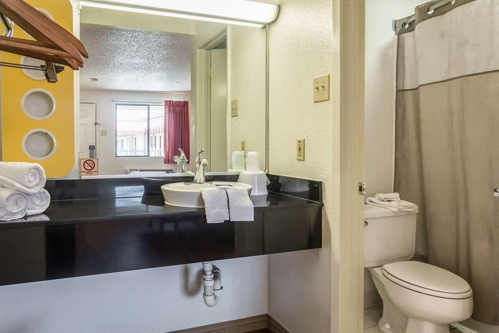 Motel 6 Mesquite TX Rodeo Convention Ctr - photo 18