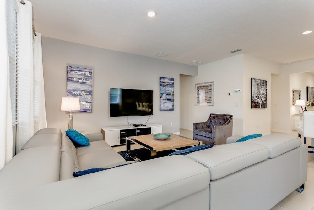 Amazing 7 Bedroom Solterra New Resort Home 7 Villa by Redawning - photo 25
