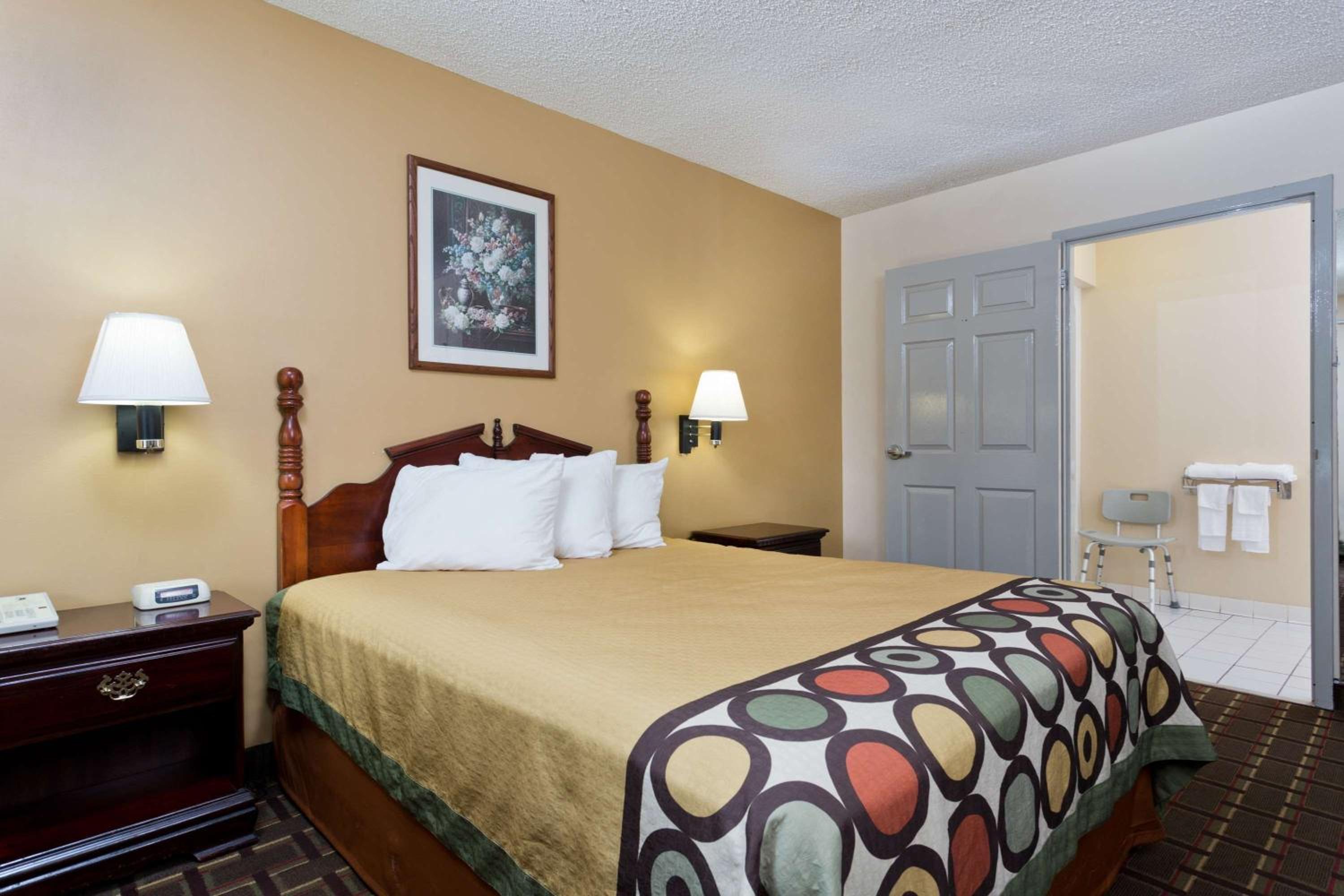 Super 8 by Wyndham Franklin Hwy 31 - photo 14