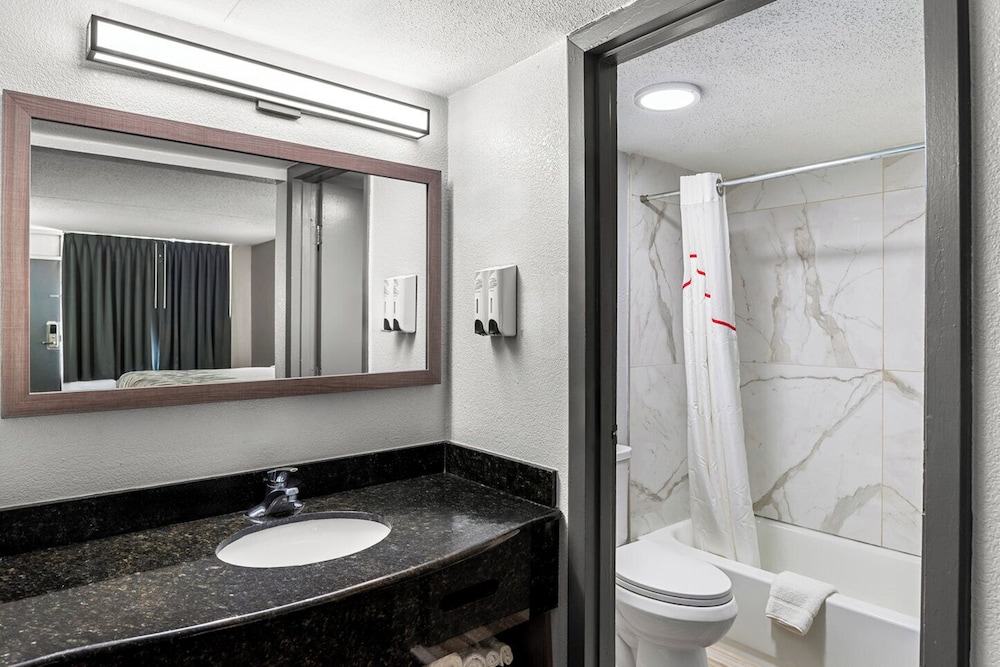 Red Roof Inn Richmond Airport Sandston - photo 14