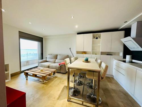 Amanecer Frente Al Mar Grupo AC Gestion in Cadiz, Spain