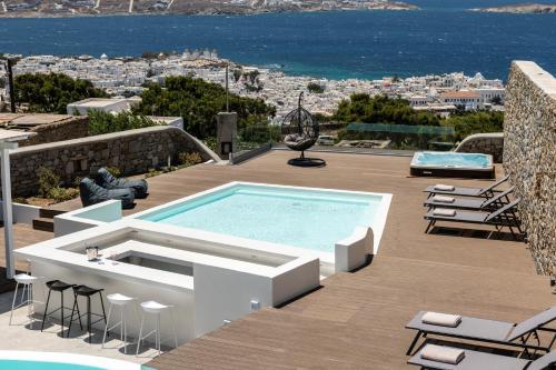 Villa in Mykonos 6 bedroom 1km from Mykonos Town Infinity pool Sunset view — 4-Star Luxury Hotel in Mykonos, Greece