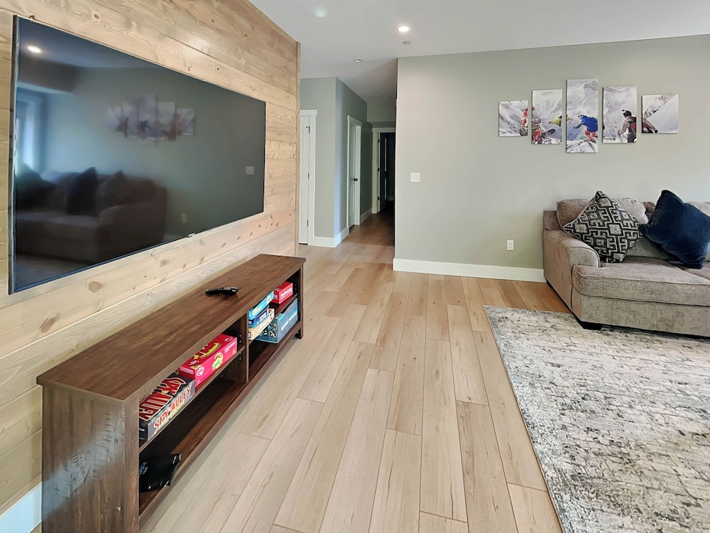 Heavenly Summit - carbon neutral hotel in Mchenry