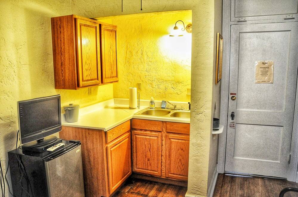 La Plaza Inn - photo 40