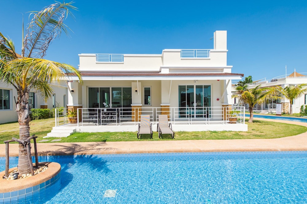 Oriental Beach Pearl Resort in Sam Roi Yot, Thailand