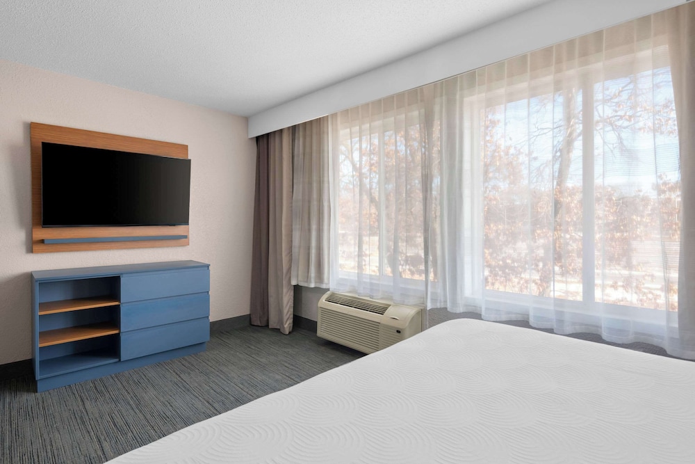 Country Inn & Suites by Radisson Coon Rapids MN - photo 55