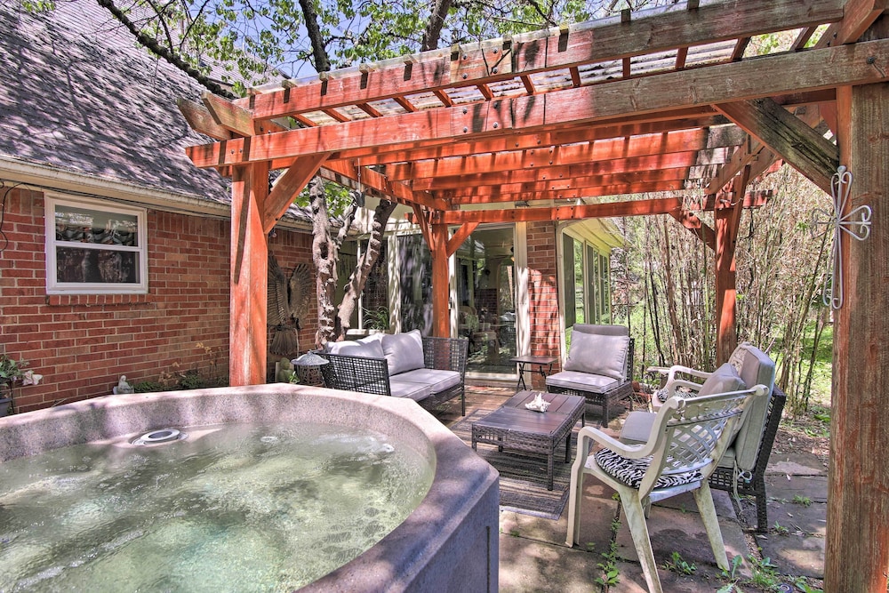 Private Home with Hot Tub and Patio Near Dtwn Tulsa — 4-Star Luxury Hotel in Tulsa, United States