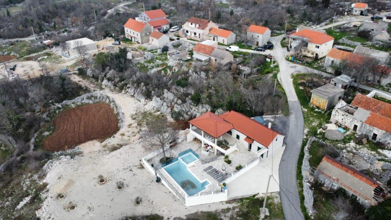 Holiday house with a swimming pool Vrgorac Zagora 22798 — 4-Star Luxury Hotel in Vrgorac, Croatia