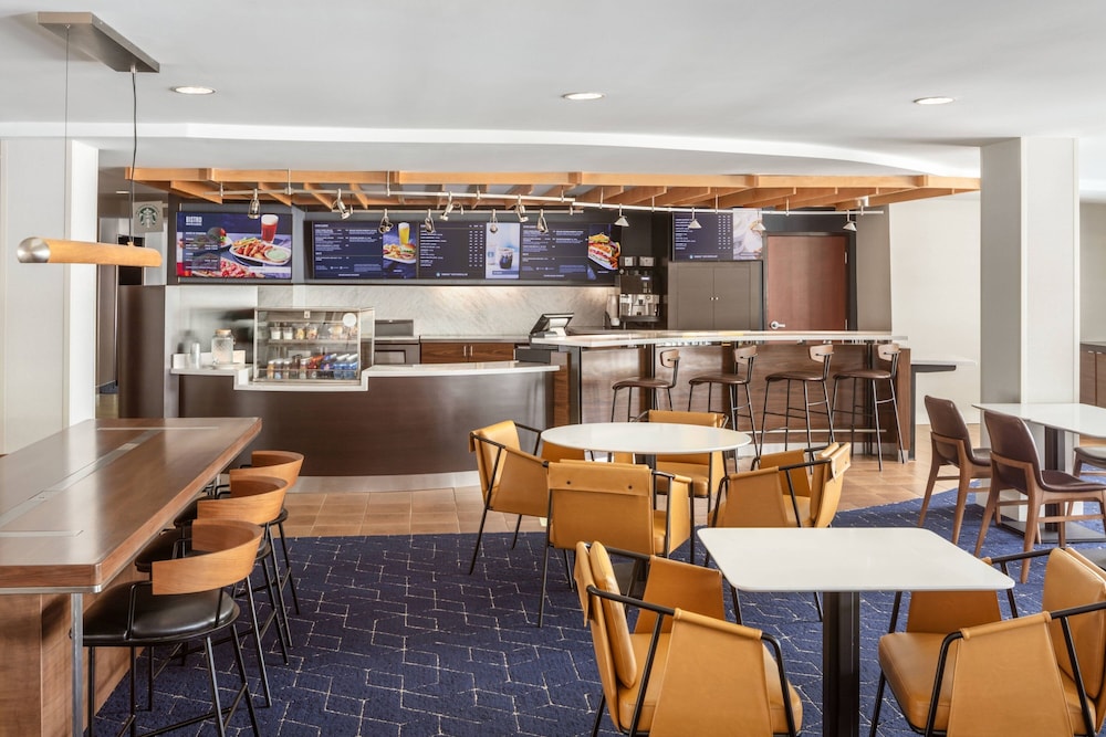 Courtyard by Marriott Portland Airport - photo 31