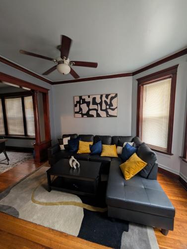 2bd 2ba home w office near Obama Library & museums — 4-Star Luxury Hotel in Chicago, United States