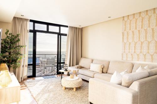 Panoramic Ocean View Beachfront Top floor 2 bed Big Bay 212 Eden on the Bay
