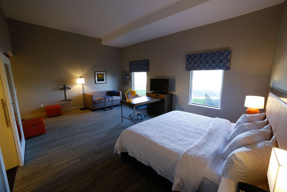 Hampton Inn & Suites Forest City - photo 11