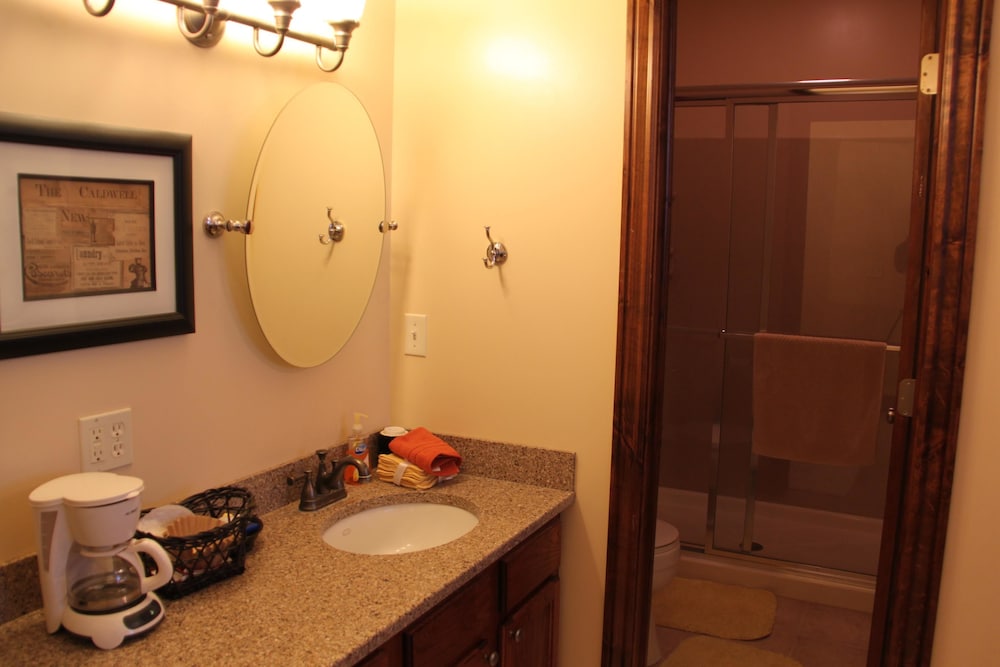 Caldwell Messenger Suites - photo 8